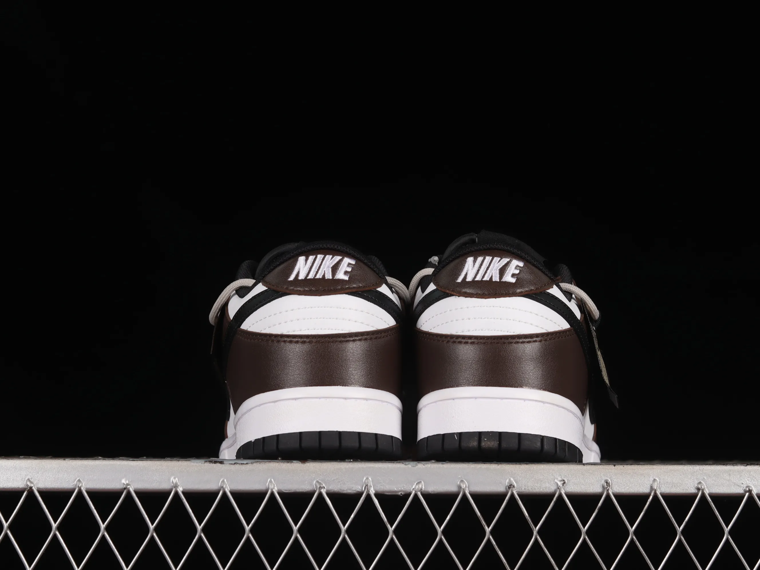 All Categories Nk SB Dunk Series Nk SB Dunk Low Low-top sneakers Nk Dunk Low Black Smiley Customized version of deconstructed strap casual sneakers DJ6188-002